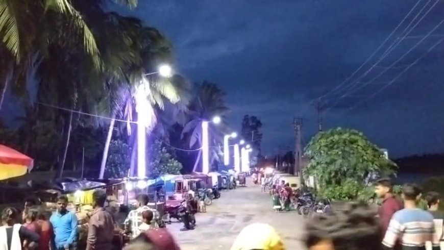 স্বাধীনতার পর প্রথম আলো জ্বলে উঠল কুলতলির রাস্তায়