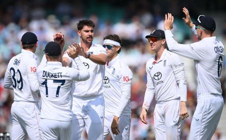 দ্বিতীয় দিনের শুরুতেই গুটিয়ে গেল টিম ইন্ডিয়া