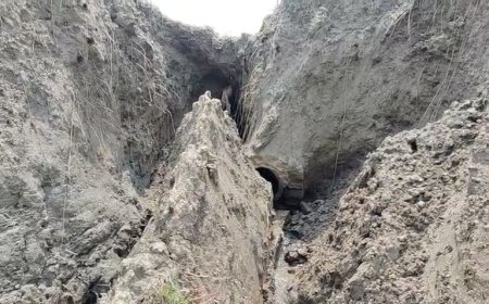 গঙ্গাসাগরে নদীবাঁধে ধস, আতঙ্ক