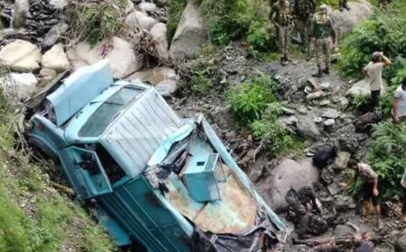 উধমপুরে নিয়ন্ত্রণ হারিয়ে খাদে পড়ল সিআরপিএফ জওয়ানদের গাড়ি, মৃত ২, আহত ১২