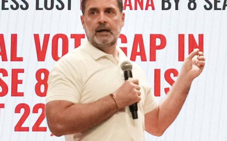 ভোট চুরির অভিযোগ তুলে নির্বাচন কমিশনকে নিশানা রাহুলের, পালটা চ্যালেঞ্জ কমিশনেরও