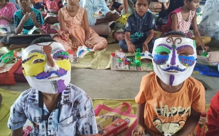 ফের মুখোশ শিল্পে প্রাণ  ফেরাচ্ছে নামখানার সংস্থা