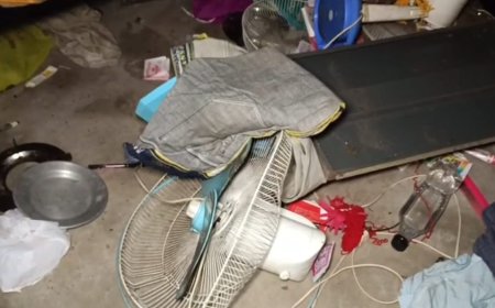 মদারাট টগরবেড়িয়া এলাকায় অভিযুক্তদের  বাড়িতে ভাঙচুর চালাল নিহতের পাড়ার লোকেরা