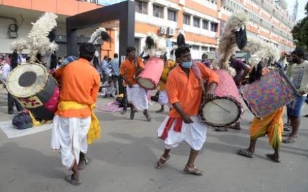 সারাটা বছর  অপেক্ষা করে থাকেন ঢাকীরা,জেলায়  ঢাক বাজিয়ে তেমন পারিশ্রমিক মেলে না