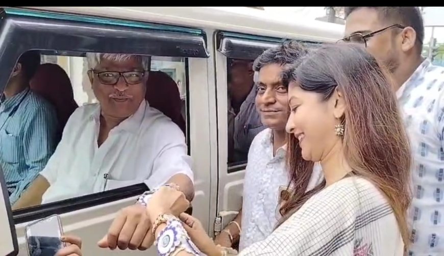 সুজনকে রাখি পরালেন লাভলী
