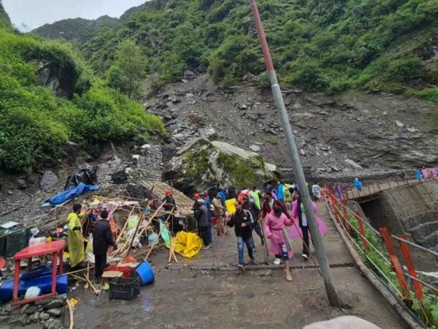 কেদারনাথের পথে পাথরের চাঁই আছড়ে পড়ে মৃত্যু হল এক পুণ্যার্থীর