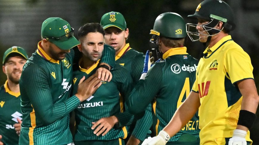 মহারাজের স্পিনে বেসামাল, প্রথম এক দিনের ম্যাচে ৯৮ রানে হার অস্ট্রেলিয়ার