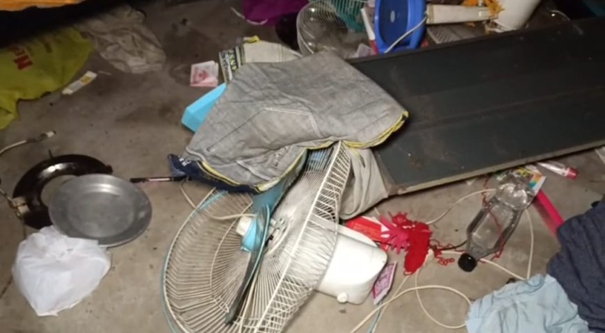 মদারাট টগরবেড়িয়া এলাকায় অভিযুক্তদের  বাড়িতে ভাঙচুর চালাল নিহতের পাড়ার লোকেরা