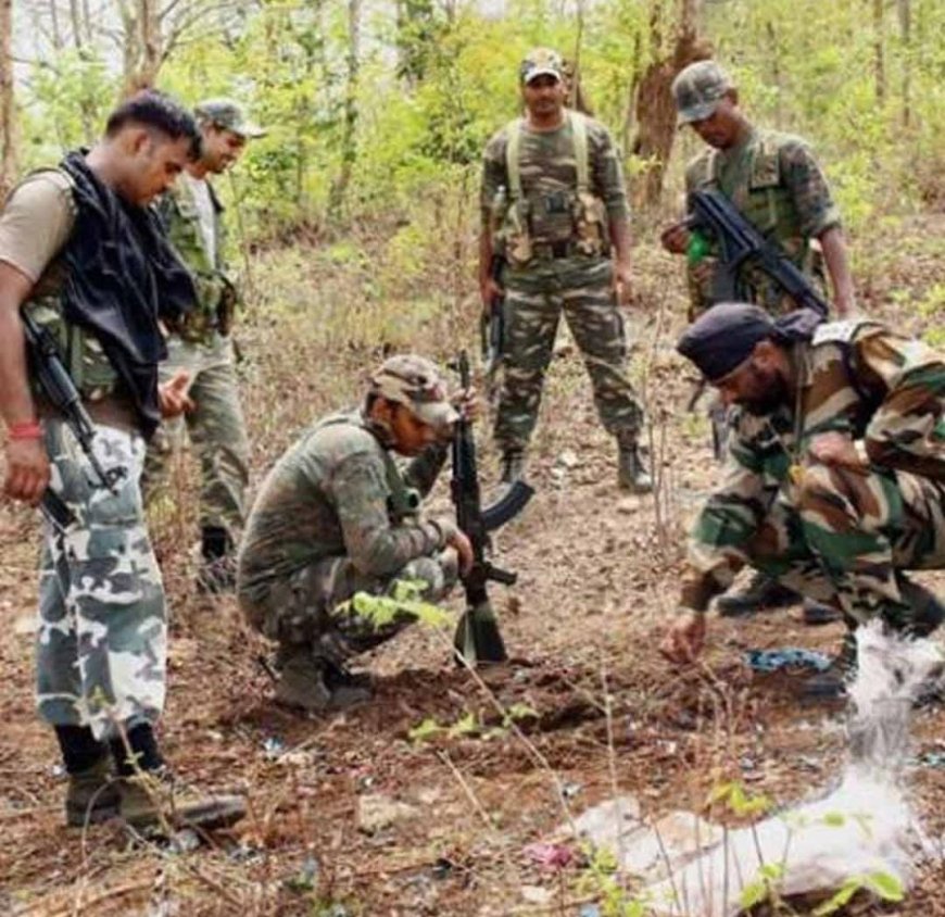 স্বাধীনতা দিবসে জাতীয় পতাকা উত্তোলন, ছত্তীসগঢ়ে এক গ্রামবাসীকে খুন মাওবাদীদের