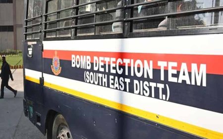 দিল্লিতে ফের বোমাতঙ্ক, মুখ্যমন্ত্রীর কার্যালয়, কলেজ ওড়ানোর হুমকি