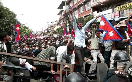আপাতত নেপালে যেতে নিষেধ, আটকে থাকাদের জন্য হেল্পলাইন নম্বর চালু বিদেশ মন্ত্রকের