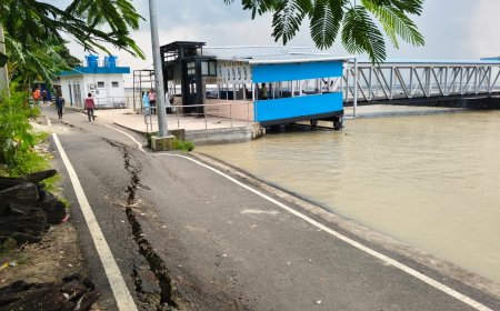 নুরপুর জেটিঘাট এলাকায় নদীবাঁধে ফাটল