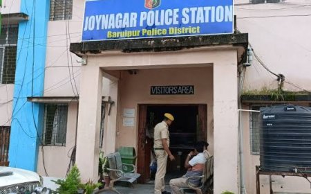 জয়নগর  মজিলপুর পুরসভার ৬ নম্বর ওয়ার্ডের হাসানপুরে একটি নির্মীয়মাণ বাড়ি থেকে উদ্ধার বিপুল পরিমাণ আগ্নেয়াস্ত্র তৈরির সরঞ্জাম