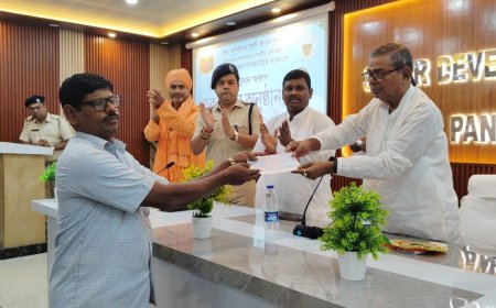 পুজোয় সরকারি অনুদানের  চেক প্রদান গঙ্গাসাগরে