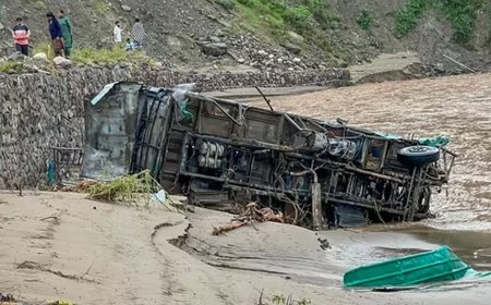 মান্ডিতে মেঘভাঙা বৃষ্টির পর ভূমিধস, মৃত অন্তত ৩