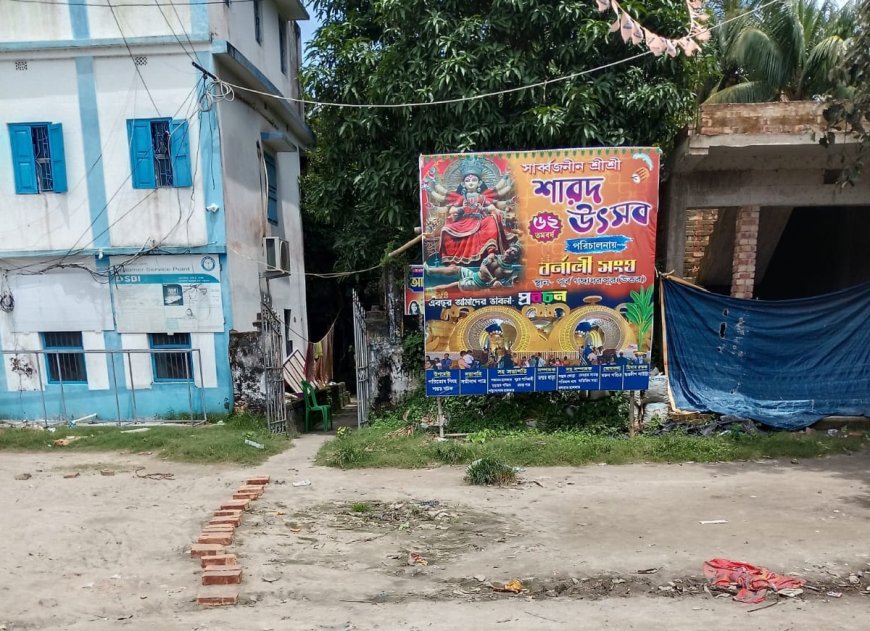 ফুচকা দিয়ে পুজো মণ্ডপ তৈরি হচ্ছে কাকদ্বীপে