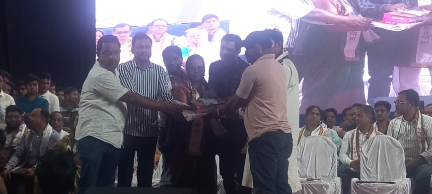 অভিষেকের পাঠানো শারদীয়া উপহার পেয়ে  খুশি ডায়মন্ড হারবারের পুজো উদ্যোক্তারা