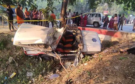 উত্তরপ্রদেশে অ্যাম্বুল্যান্স উলটে মৃত ৪
