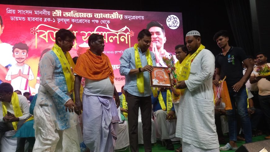 গুনীজন সংবর্ধনা মধ্যে দিয়ে বিজয়া সম্মেলনী ডায়মন্ড হারবার