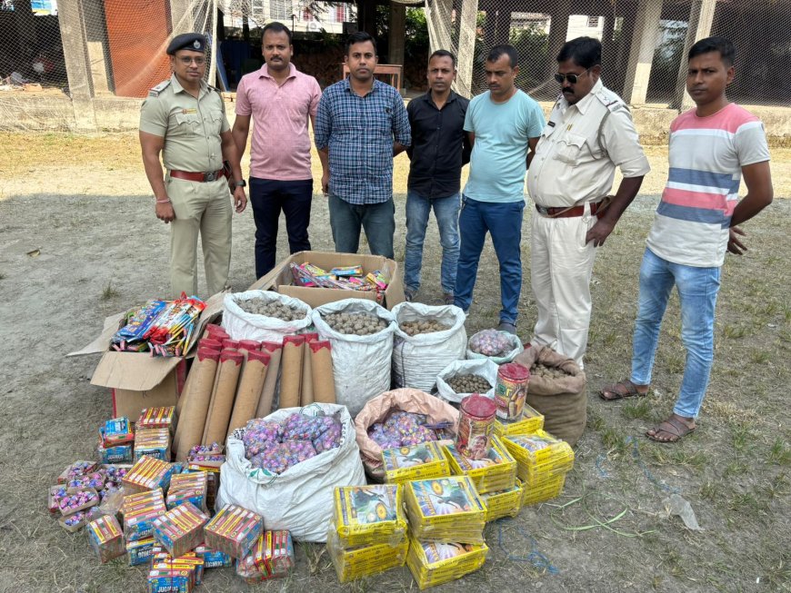 নিষিদ্ধ বাজি উদ্ধার করলে বারুইপুর থানা পুলিশ