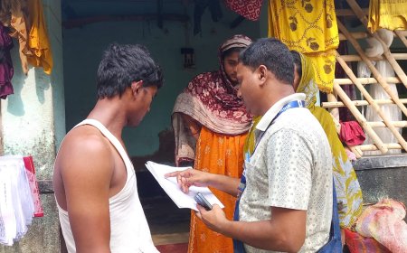 নির্বাচন কমিশনের নির্দেশ অনুযায়ী দক্ষিণ ২৪ পরগনায় শুরু হল এস আই আর এর ফর্ম বিলি