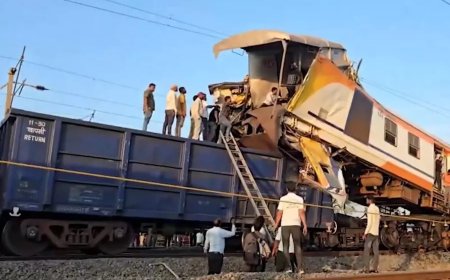 মালগাড়ির সঙ্গে যাত্রীবাহী ট্রেনের মুখোমুখি সংঘর্ষ, মৃত অন্তত ৬