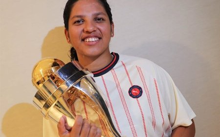 সোনার ব্যাটে রিচাকে স্বাগত জানাবে সিএবি