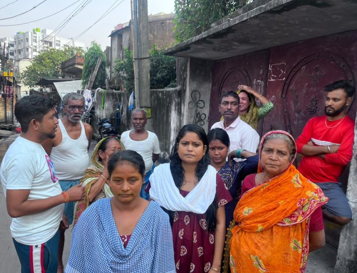 সিসিটিভিতে ধরা পড়ল সন্দেহভাজন মহিলা—ডেপুটি কমান্ড্যান্টের বাড়ির দেওয়ালে পেট্রোল–আলকাতরার অভিযোগে চাঞ্চল্য