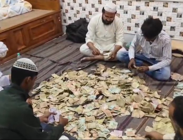 হুমায়ুন কবীরের প্রস্তাবিত বাবরি মসজিদের জন্য টাকার পাহাড়