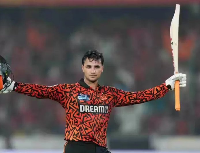 ভুলতে পারছে না এশিয়া কাপে ‘প্রহারের’ দাহ! পাকিস্তানে বছরের সার্চ তালিকার শীর্ষে অভিষেক শর্মা