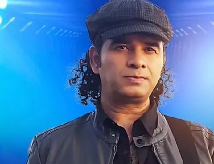 আচমকা গান গাইতে গিয়ে স্টেজে পড়ে গেলেন মোহিত চৌহান! ভাইরাল ভিডিও