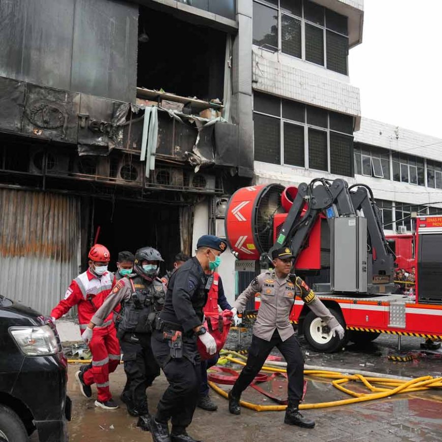 ইন্দোনেশিয়ায় বহুতলে অগ্নিকাণ্ড, মৃত অন্তত ২০