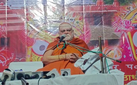 বাংলাদেশের হিন্দুদের নিরাপত্তা সুনিশ্চিত হোক, সরব শঙ্করাচার্য