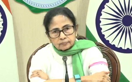 বৈধ ভোটার বাদ দিতে কমিশনের ‘ব্ল্যাক ম্যাজিক’, তোপ মমতার