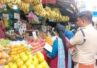 রমজানে ফলের অস্বাভাবিক মূল্যবৃদ্ধি, সিউড়িতে আড়ত ও দোকানে ডিএসপি ডিইবির হানা