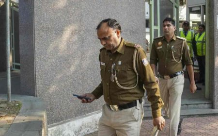 দিল্লির একের পর এক স্কুলে বোমাতঙ্ক, হুলস্থুল রাজধানীতে