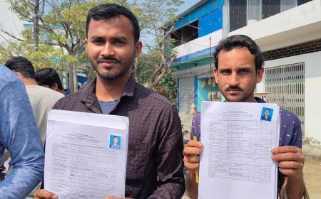 "ভাতার লাইনে উচ্চশিক্ষিতরাও; নামখানায় ‘যুব সাথী’র আবেদন ঘিরে ভিড়, স্থায়ী চাকরির দাবিতে সরব বেকাররা"