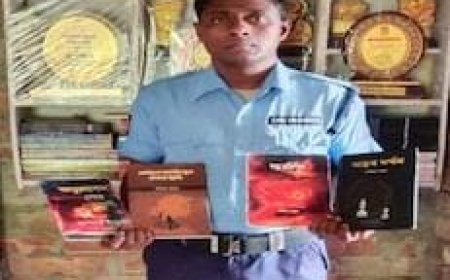 *উর্দির নিচে কলম-যোদ্ধা; সুন্দরবনের সিভিক ভলান্টিয়ার কর্ণধরের ঝুলিতে ১৬০০ কবিতা ও উপন্যাসের সম্ভার*