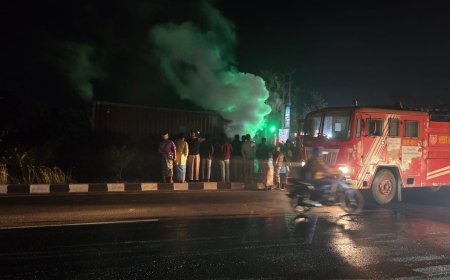 চলন্ত কনটেনারে আগুন, ১৬ নম্বর জাতীয় সড়কে তীব্র যানজট