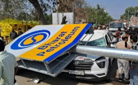 চলন্ত গাড়ির উপর ভাঙল পিলার, উত্তরপ্রদেশে মৃত্যু সপা নেতার