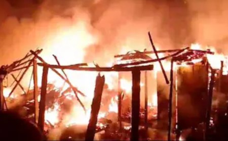 রান্না চলাকালীনই বিপত্তি! নামখানায় বিধ্বংসী আগুনে পুড়ে ছাই বসতবাড়ি*