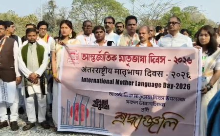 একুশের আবেগে মুখর শান্তিনিকেতন, প্রভাত ফেরি ও মাল্যদানে ভাষা শহিদদের শ্রদ্ধার্ঘ্য