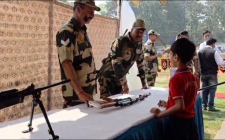 অত্যাধুনিক অস্ত্র হাতে দেশপ্রেমের নতুন আবেগে আপ্লুত আগামী প্রজন্ম