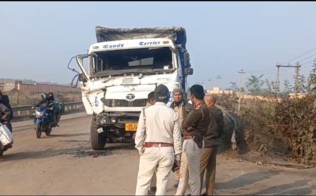 পশ্চিম বর্ধমানের পাণ্ডবেশ্বরের খোট্টাডিহি মোড়ে বাস–ডাম্পারের মুখোমুখি সংঘর্ষ, অল্পের জন্য রক্ষা বহু যাত্রী