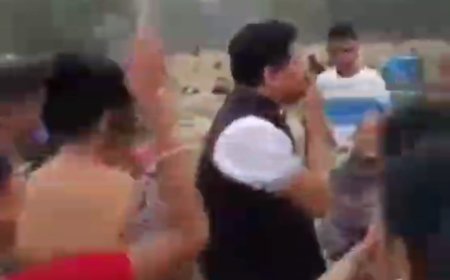 লক্ষ্মীর ভান্ডার মিছিলের পর ‘ফ্লাইং কিস’ বিতর্কে সরগরম অশোকনগর, চর্চায় বিধায়ক নারায়ণ গোস্বামী