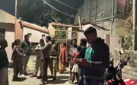 রায়গঞ্জে বাড়ির সামনে যুবতীর গলা থেকে সোনার মালা ছিনতাই, মোটরবাইকে চম্পট দুই দুষ্কৃতীর