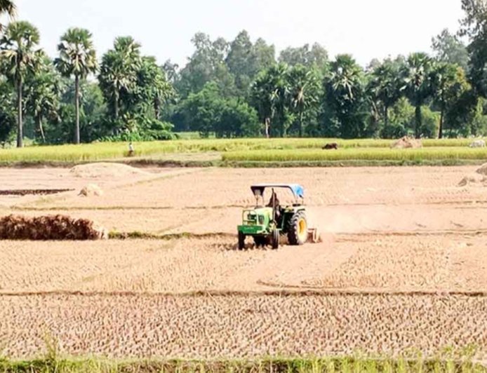 ক্ষুদ্র কৃষকদের আর্থিক সচ্ছলতা ফেরাতে রায়দিঘিতে বিশেষ প্রশিক্ষণ ও কৃষি সরঞ্জাম প্রদান।