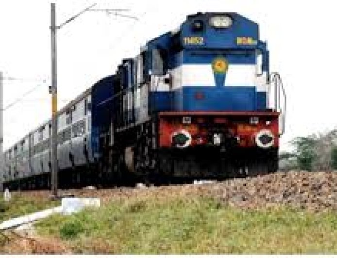 দূরপাল্লার এক্সপ্রেস ট্রেনে বৈধ টিকিট যাত্রীদের সঙ্গে রেলের প্রতারণার বিরুদ্ধে এবার প্রতারিতরা মামলা করতে চলেছেন সুপ্রিম কোর্টে