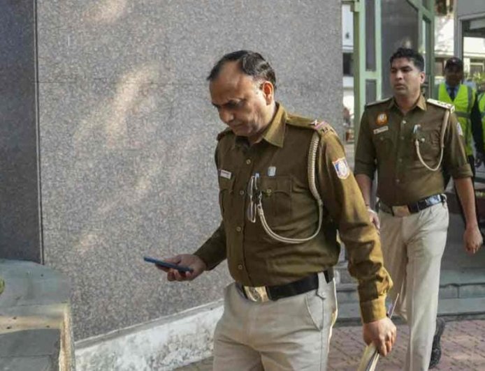 দিল্লির একের পর এক স্কুলে বোমাতঙ্ক, হুলস্থুল রাজধানীতে