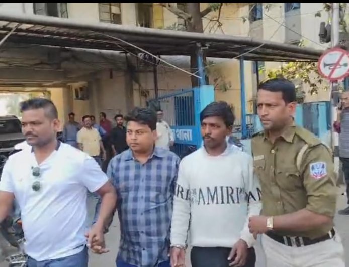 টিকিট পরীক্ষক সেজে ভিন রাজ্যের যাত্রীদের প্রতারণা, সাঁতরাগাছিতে গ্রেফতার দুই